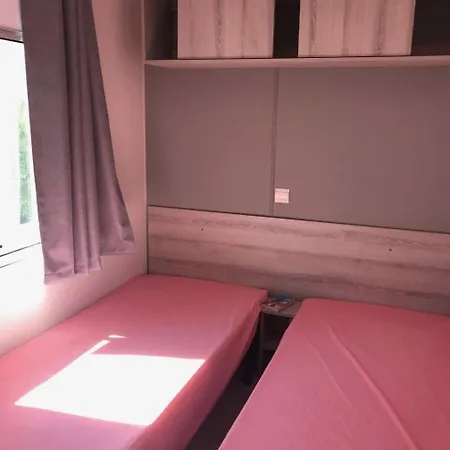 Logement Camping 4 Etoiles, 8 P * Les Mathes
